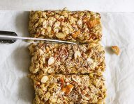 No-Bake Chewy Granola Bars With Almonds, Flax and Chia Seeds