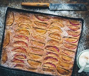 Apple and Cinnamon Tray Cake