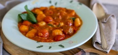 Baked gnocchi meatball and mozzarella bake