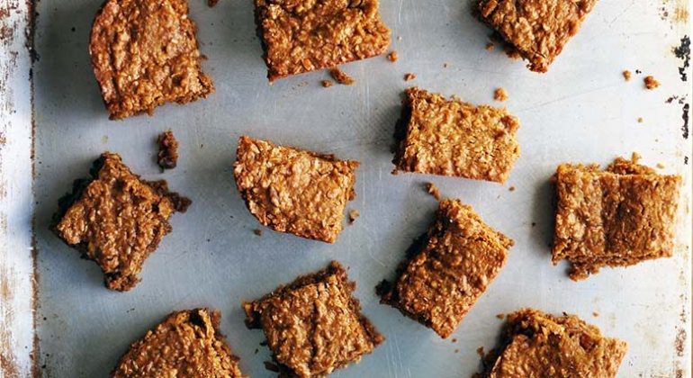 Breakfast Bar Recipe with Peanut Butter, Oatmeal and Almonds
