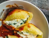 Easy ricotta cheese stuffed shells with spinach