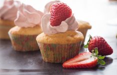 Homemade Strawberries and Cream Cupcakes