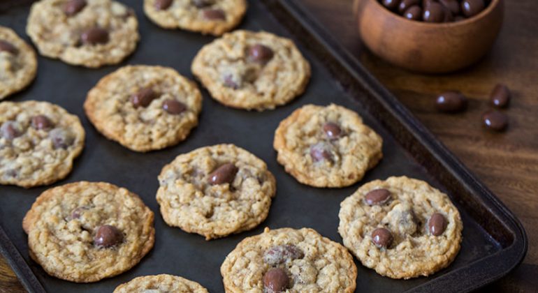 Oatmeal Raisinet Cookies