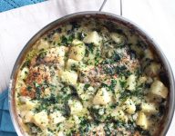 One Pan Chicken & Potatoes in a Creamy Garlic Sauce